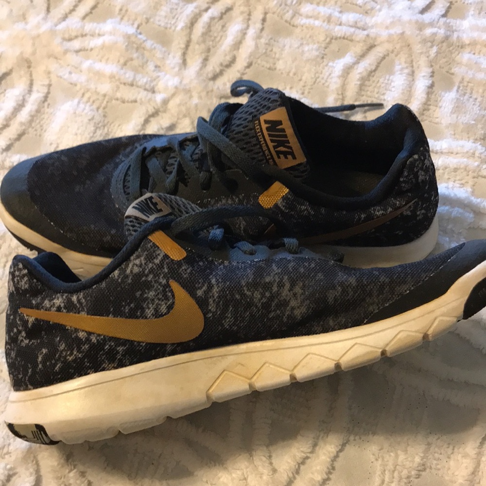 Nike Tennis shoes - Picture 6 of 6
